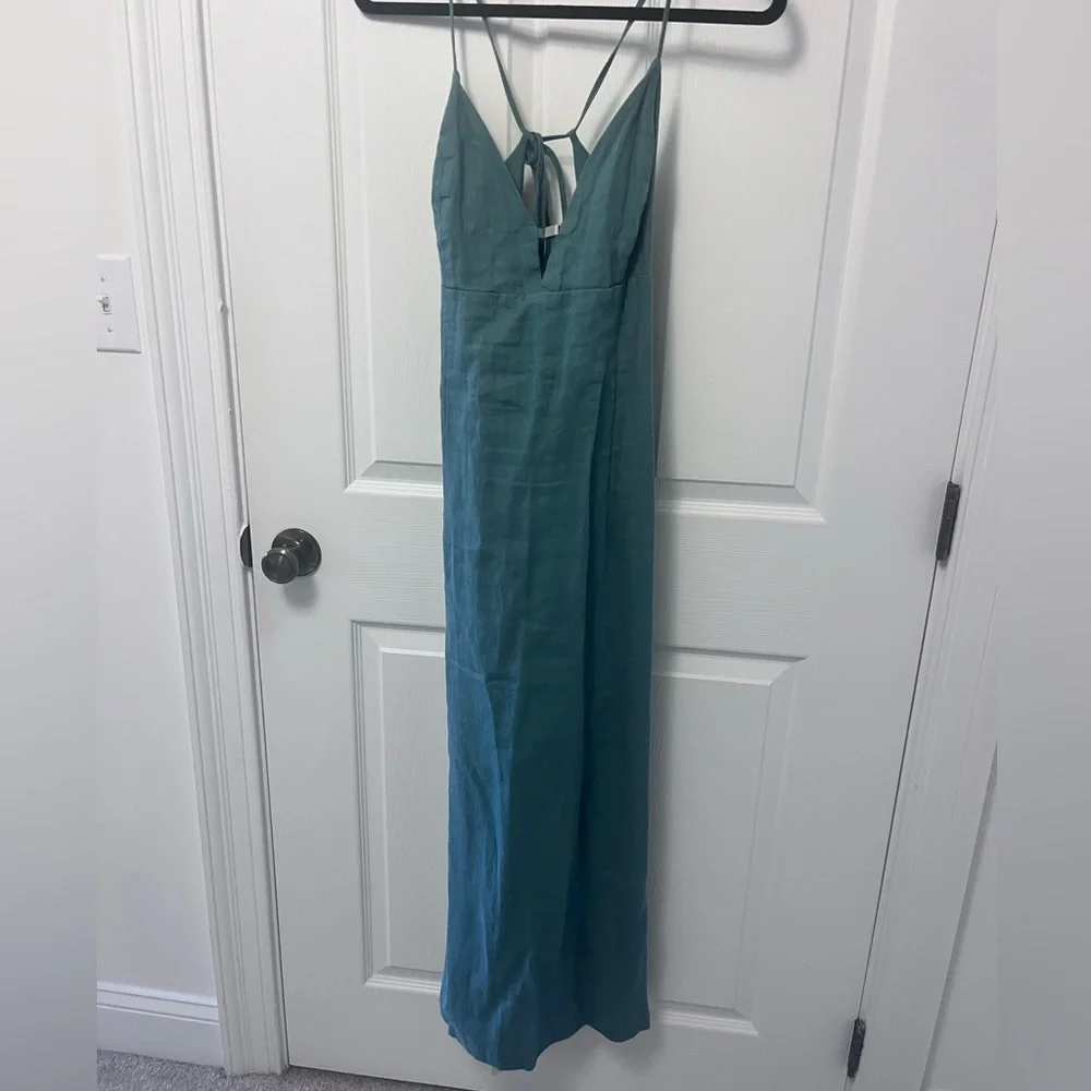 Women's Premium Linen Cutout Midi Dress - Picture 4 of 12